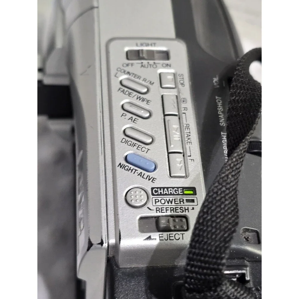 JVC GR-SXM240U Super Compact VHS-C Video Camcorder VHS Transfer Bundle Cords Inc